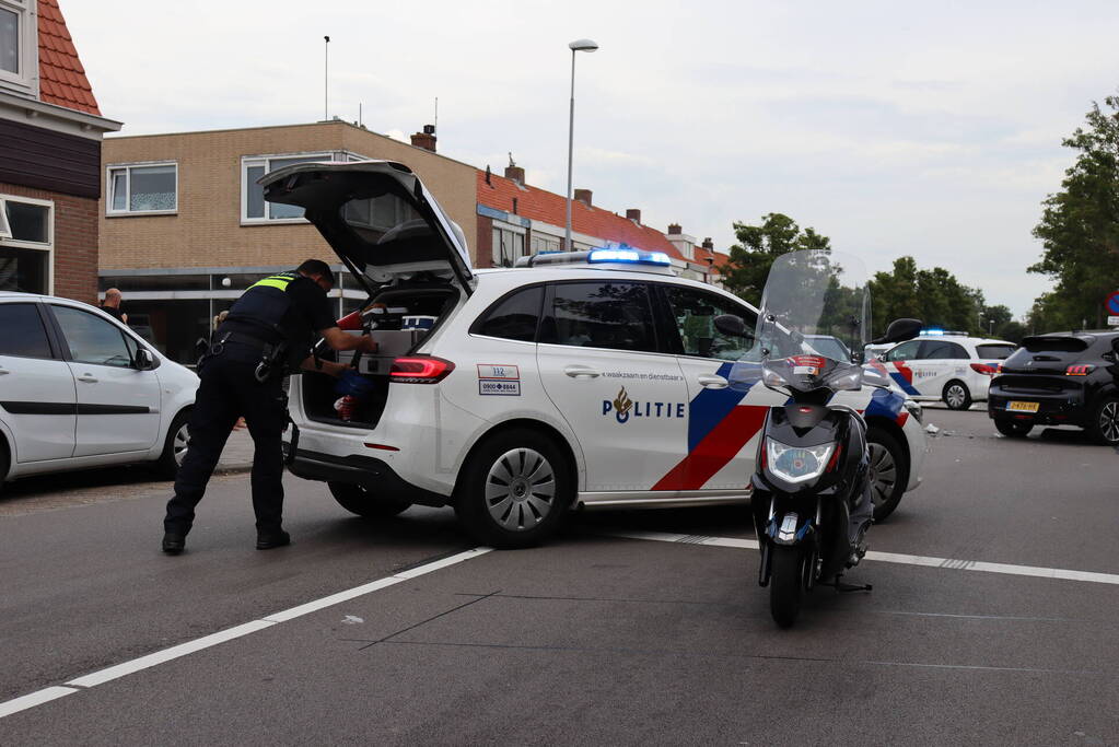 Kindje gewond bij botsing op kruising
