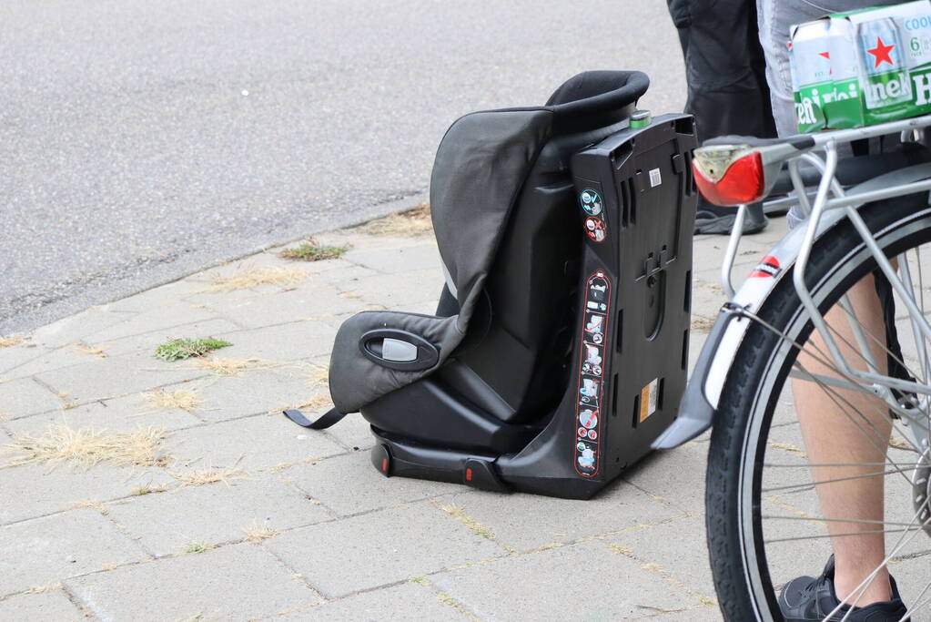 Kindje gewond bij botsing op kruising