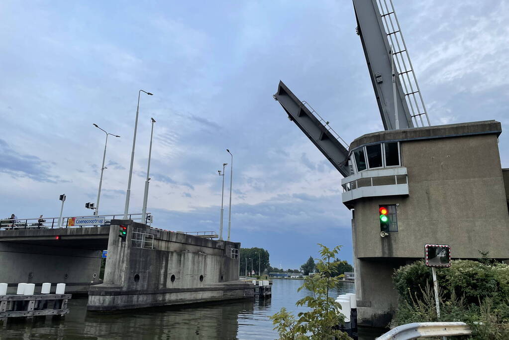 Verkeershinder door kapotte brug