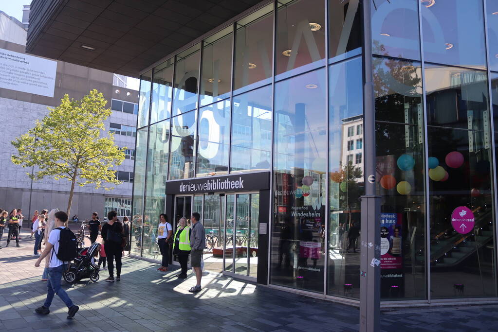 De nieuwe bibliotheek ontruim vanwege brand