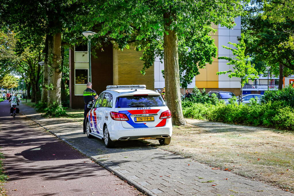 Vrouw op e-bike gaat onderuit en raakt gewond