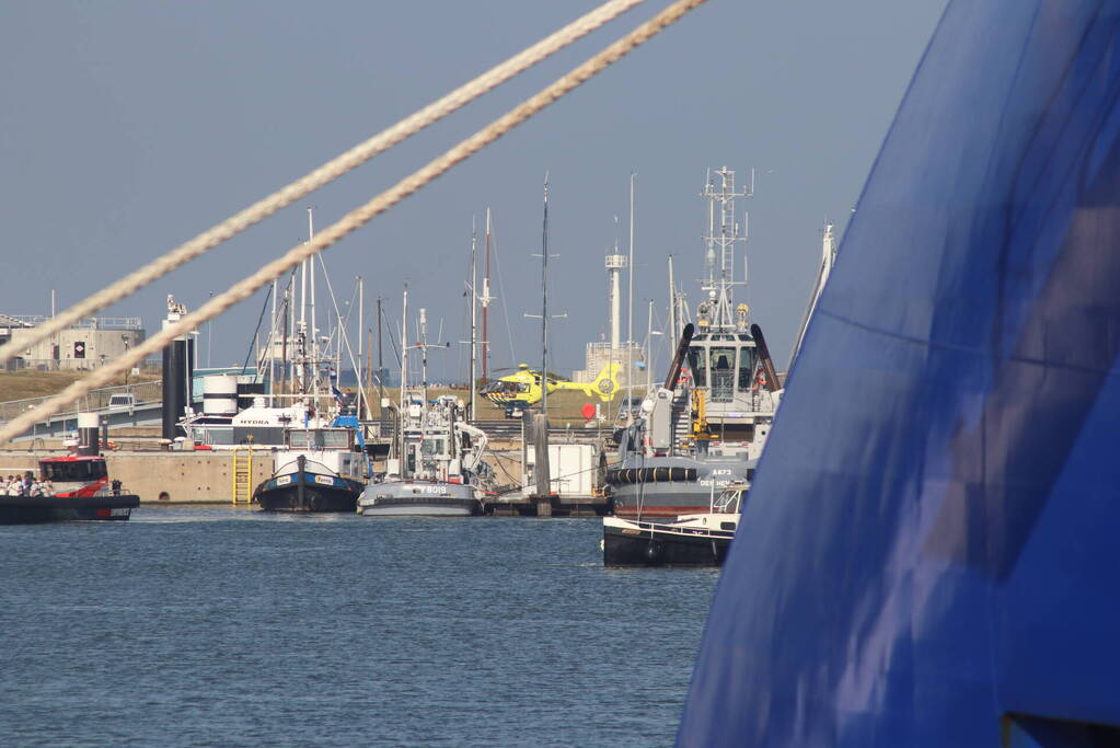 Traumahelikopter landt op terrein Koninklijke Marine voor rendez-vous