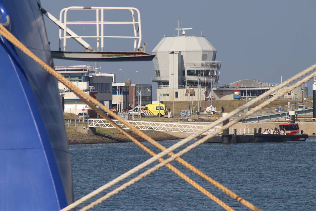 Traumahelikopter landt op terrein Koninklijke Marine voor rendez-vous