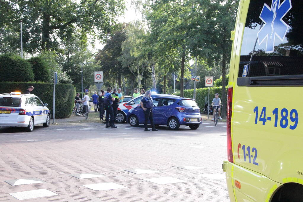 Flinke schade bij botsing tussen auto en bestelbus