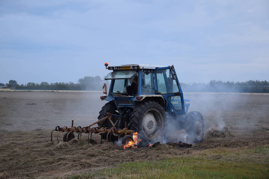Brand door omploegen van weiland