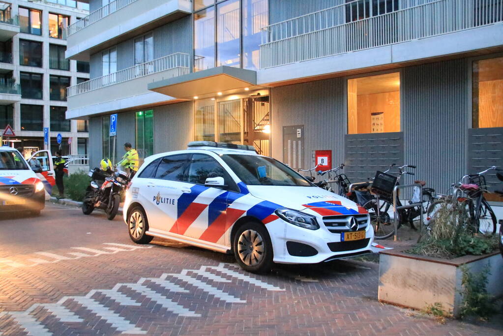 Arrestatieteam ingezet in flatgebouw