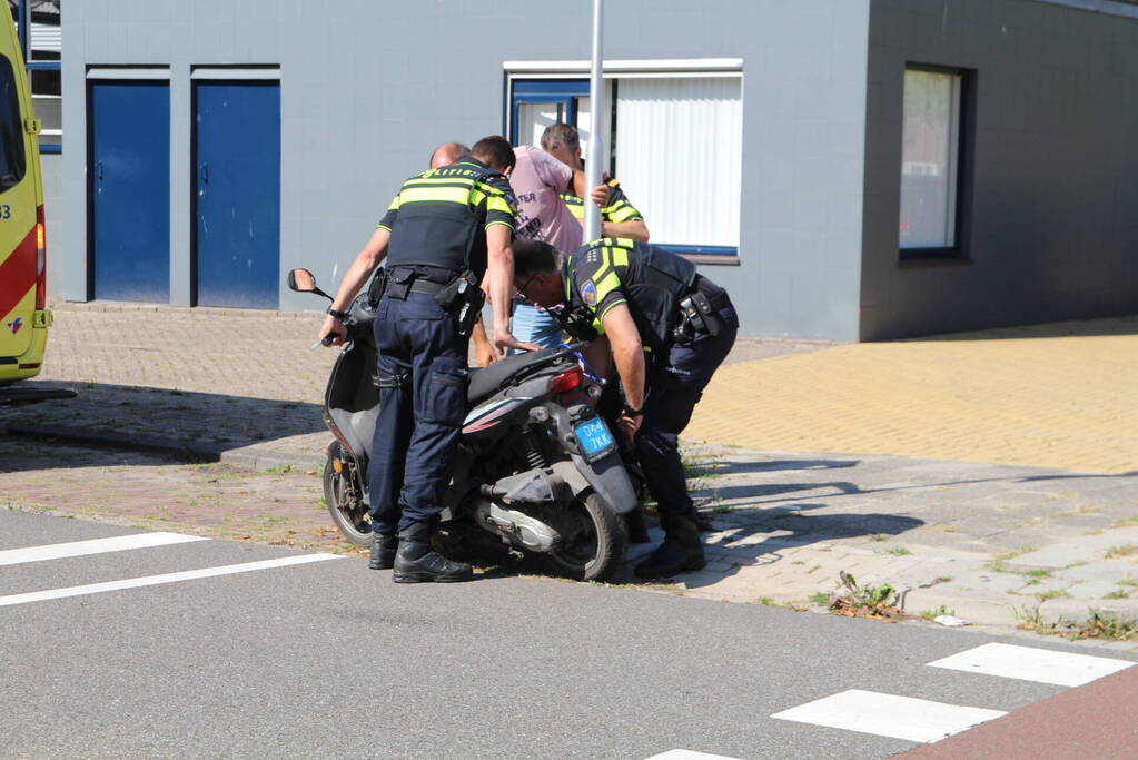 Scooterrijder aangereden door bestelbus