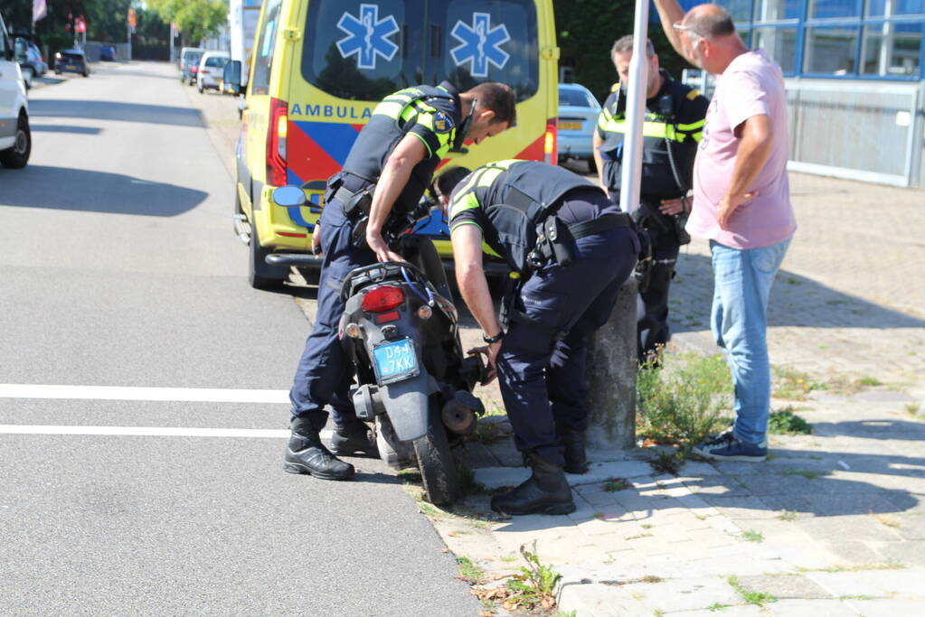 Scooterrijder aangereden door bestelbus