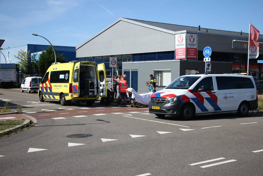 Scooterrijder aangereden door bestelbus