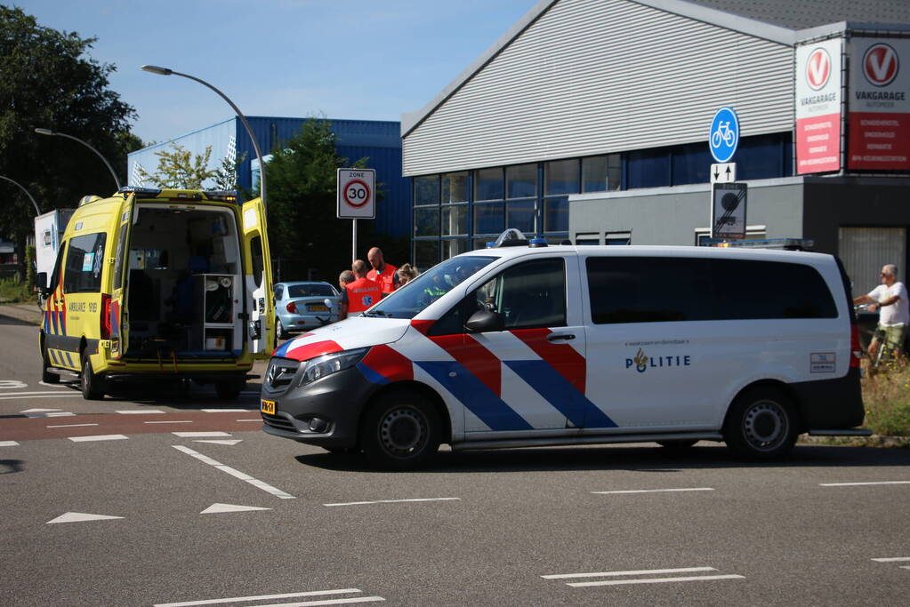 Scooterrijder aangereden door bestelbus