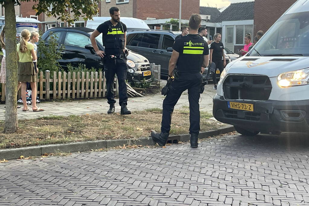 Auto belandt in tuin na aanrijding