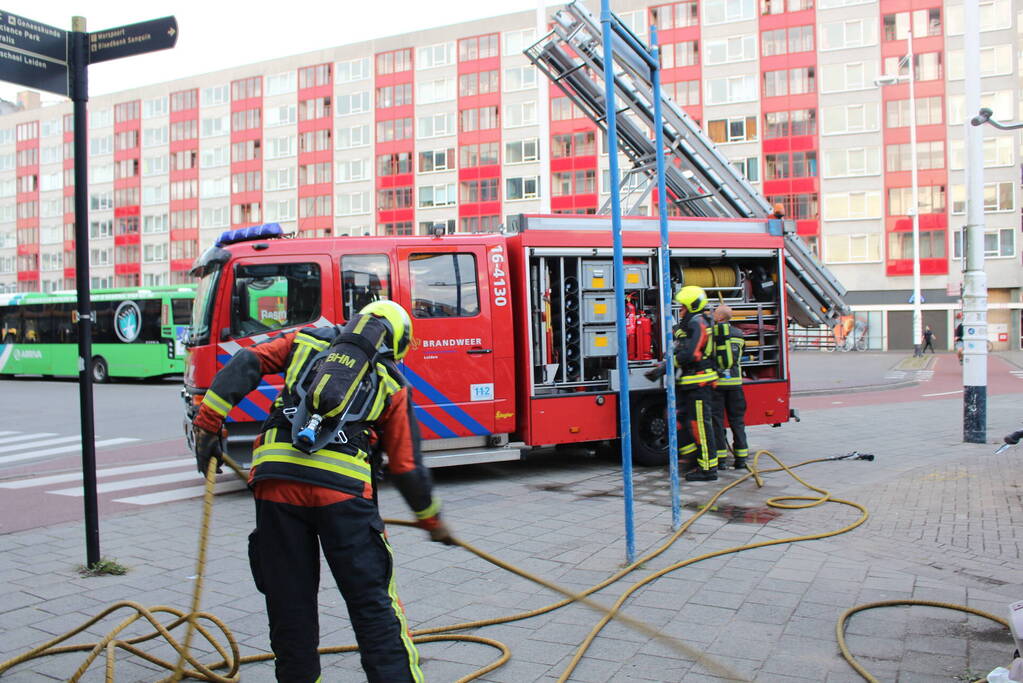Scooter uitgebrand bij fietsenstalling