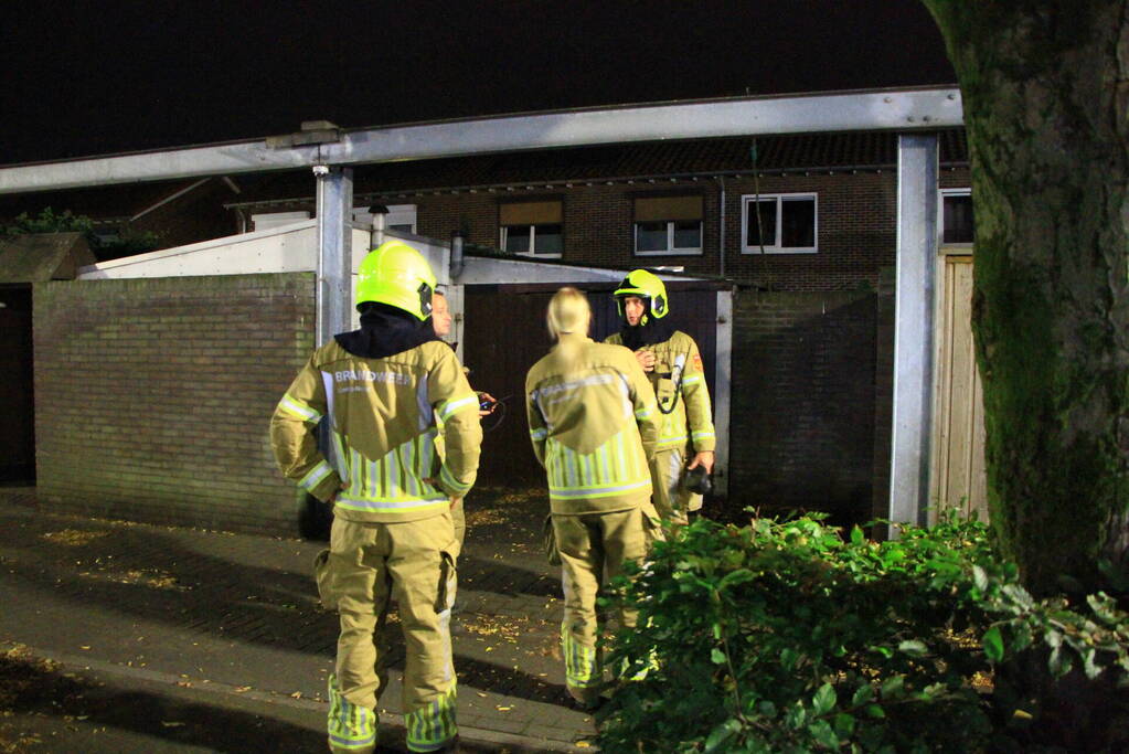 Brandweer doet onderzoek naar hinderlijke brandlucht