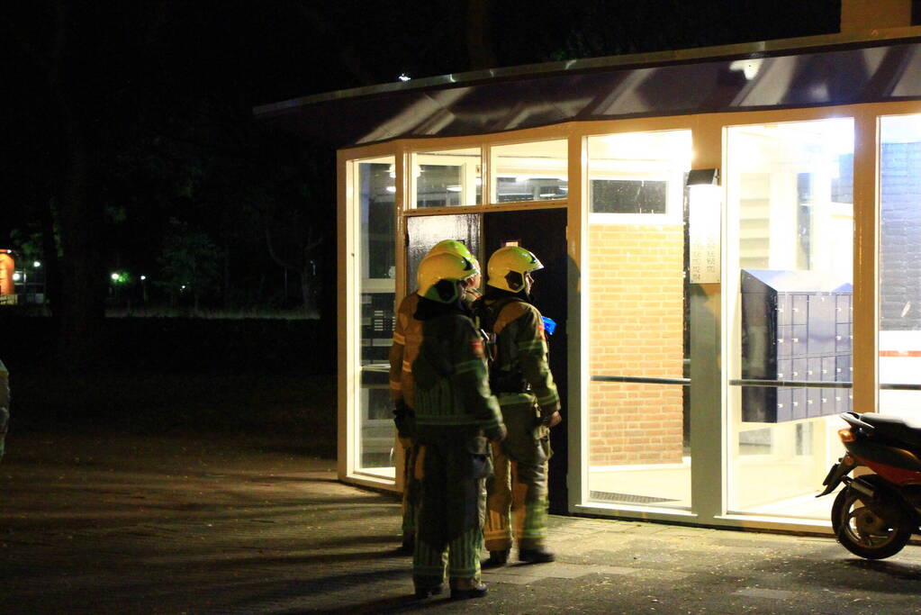 Brandweer doet onderzoek naar hinderlijke brandlucht