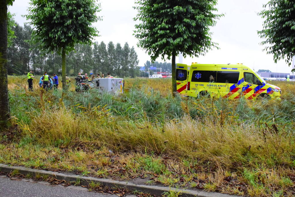 Onkruidverdelger kantelt tijdens werkzaamheden