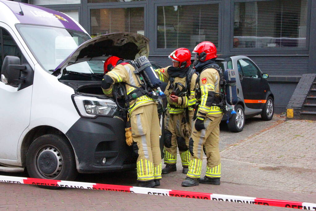 Bestuurder bestelbus raakt onwel door gaslucht