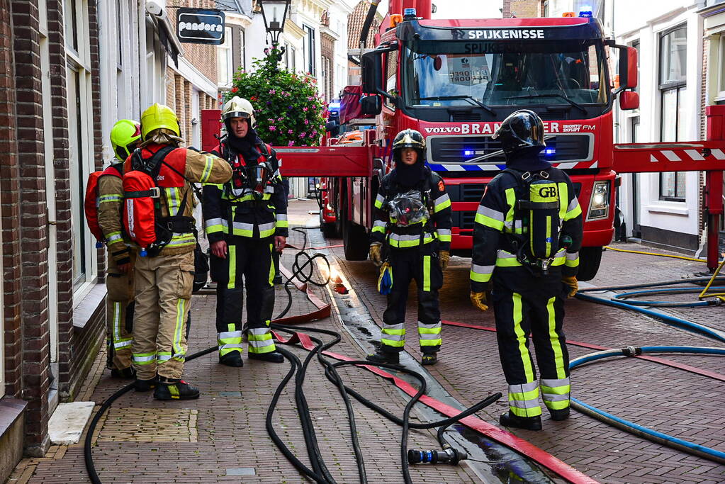 Veel schade na uitslaande brand op dak kerk