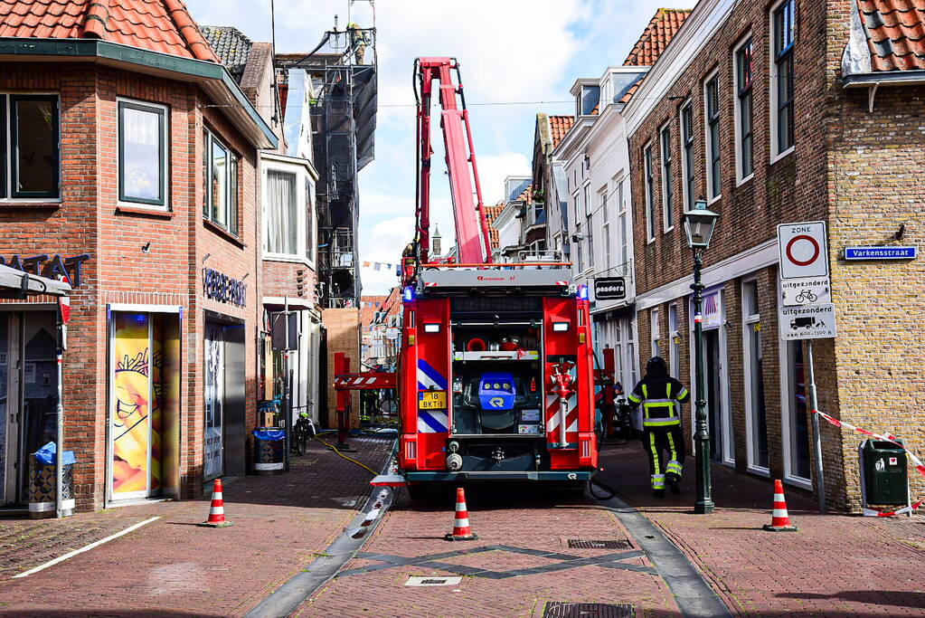 Veel schade na uitslaande brand op dak kerk