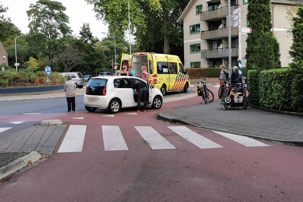 Fietser gewond bij botsing op rotonde
