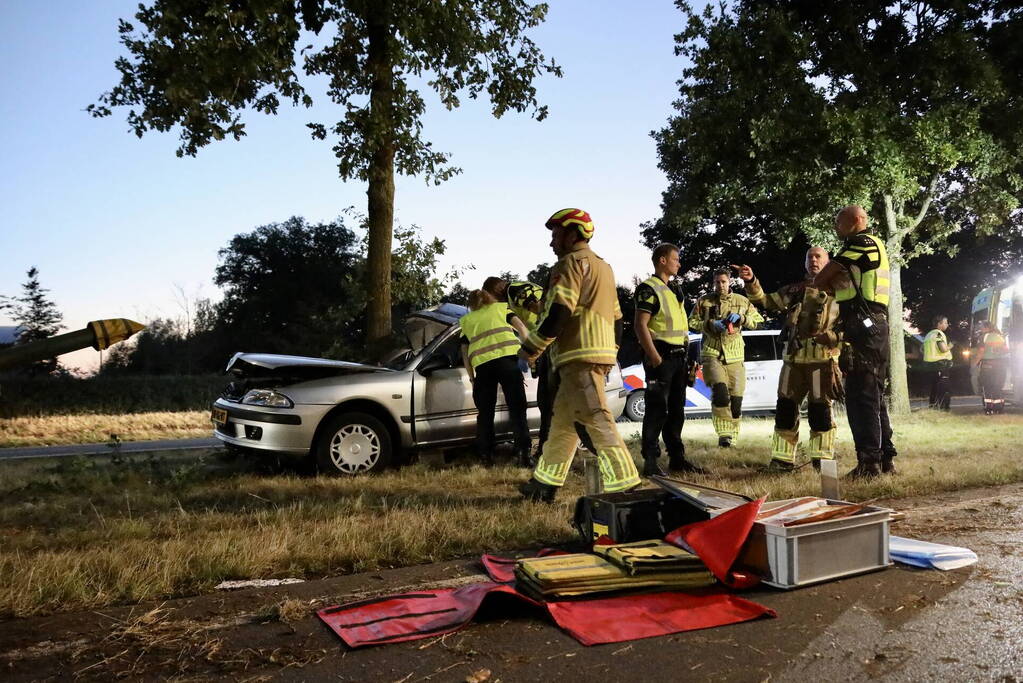 Persoon bekneld na ernstig ongeval