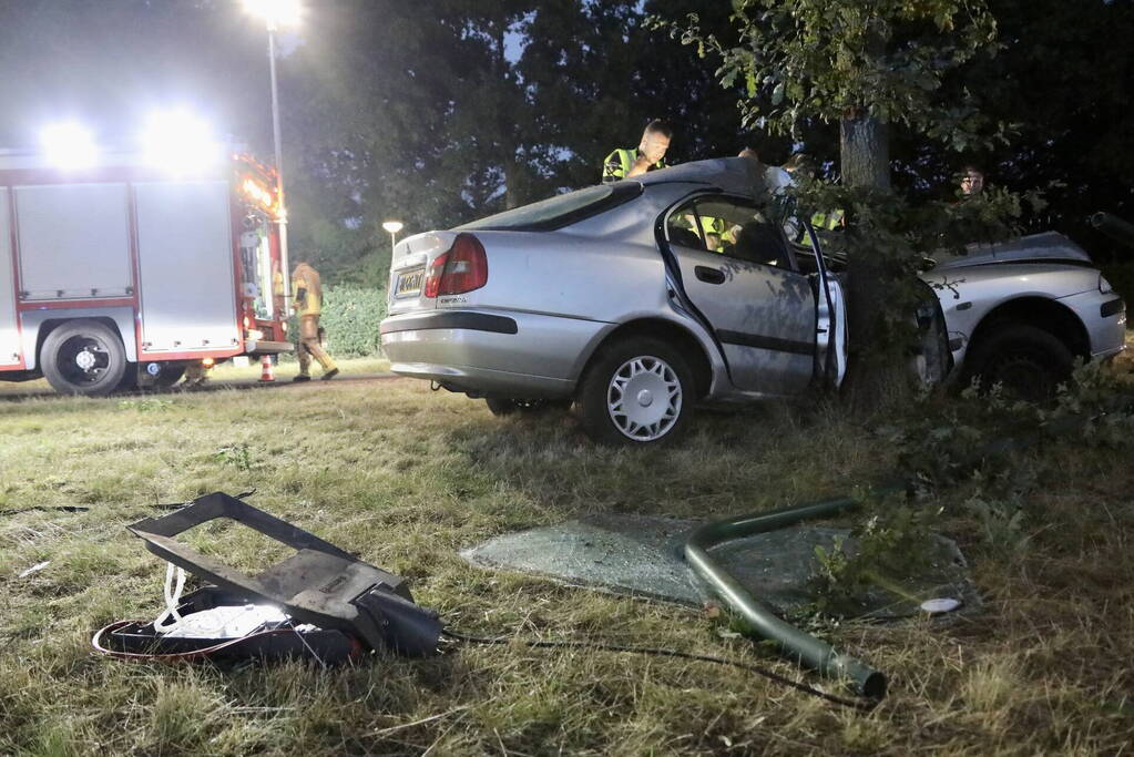 Persoon bekneld na ernstig ongeval