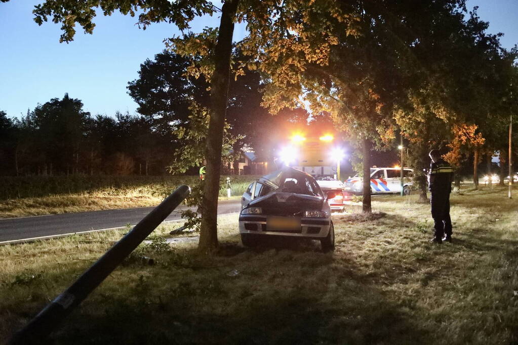 Persoon bekneld na ernstig ongeval