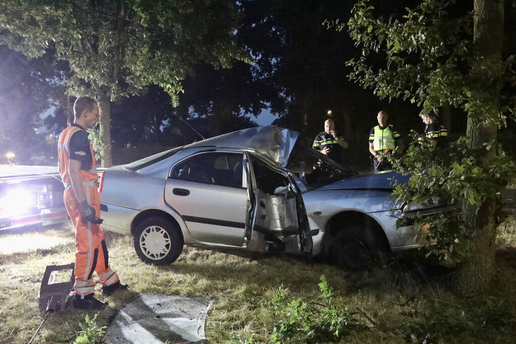 Persoon bekneld na ernstig ongeval
