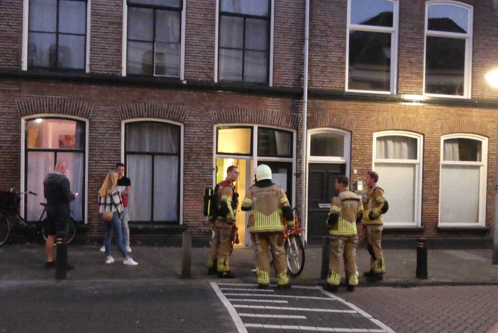 Brandweer verricht metingen naar CO in woning
