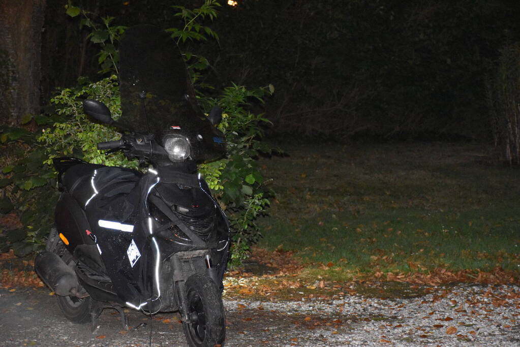 Scooter raakt beschadigd na botsing met hert