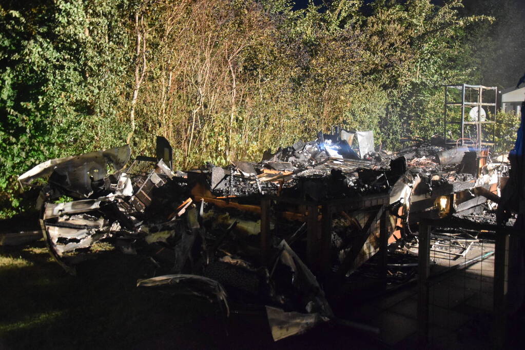 Stacaravan volledig uitgebrand op camping