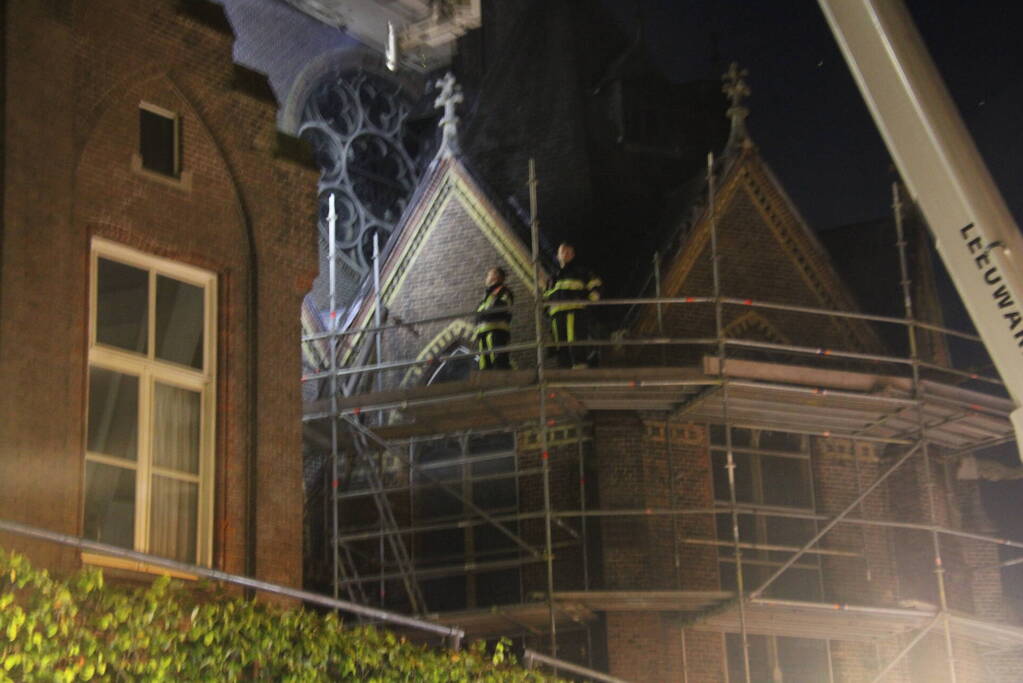 Overleden persoon aangetroffen op dak van kerk