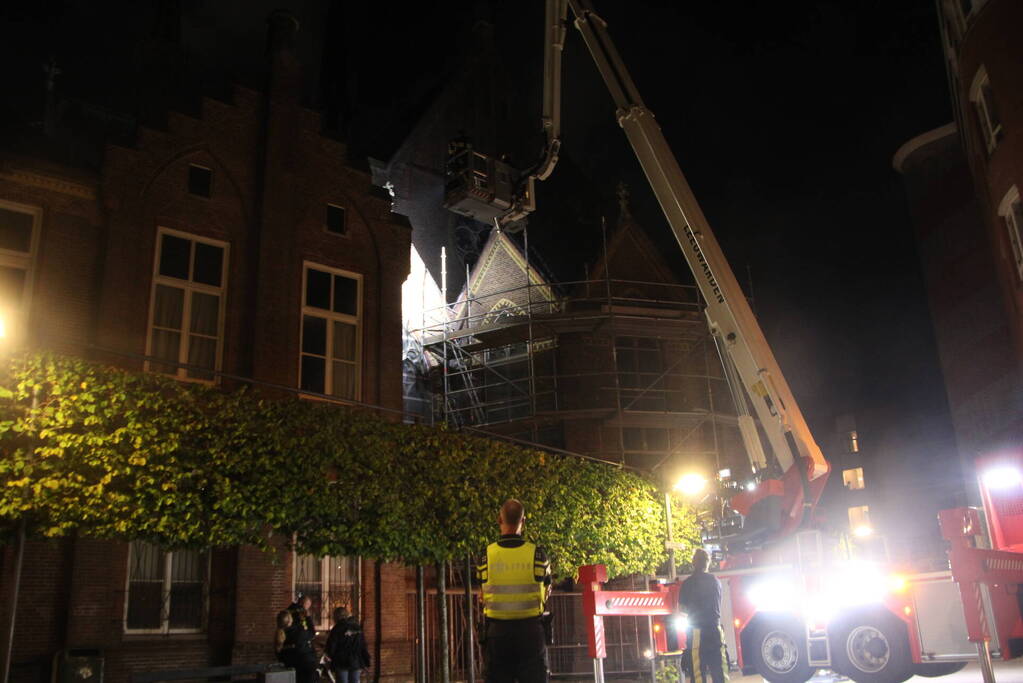 Overleden persoon aangetroffen op dak van kerk