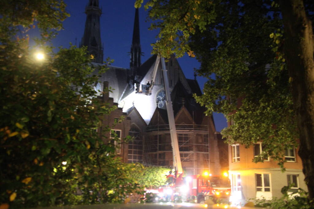 Overleden persoon aangetroffen op dak van kerk