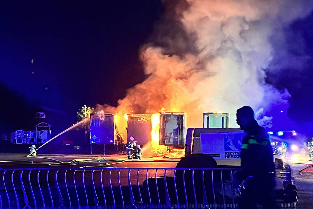Meerdere trailers verwoest vanwege brand