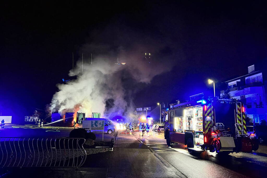 Meerdere trailers verwoest vanwege brand