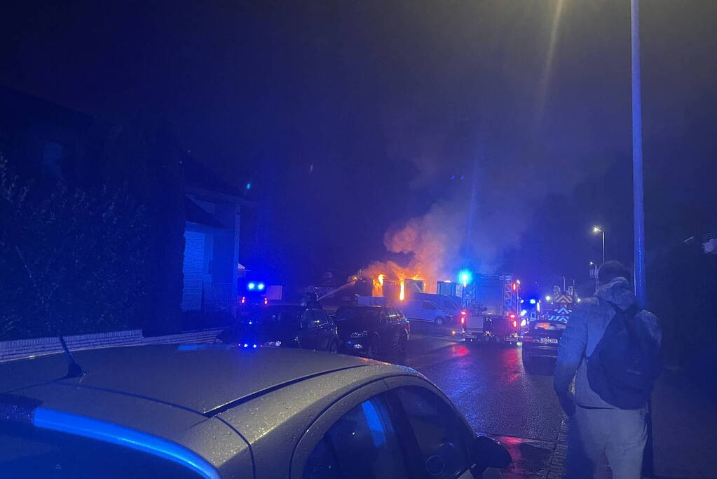 Meerdere trailers verwoest vanwege brand