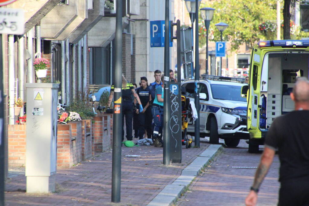 Twee zwaargewonden aangetroffen, één persoon raakt te water