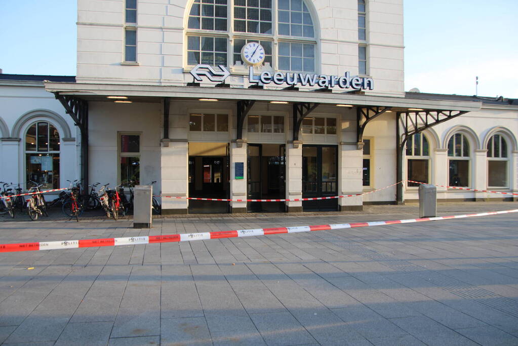 Twee zwaargewonden aangetroffen, één persoon raakt te water