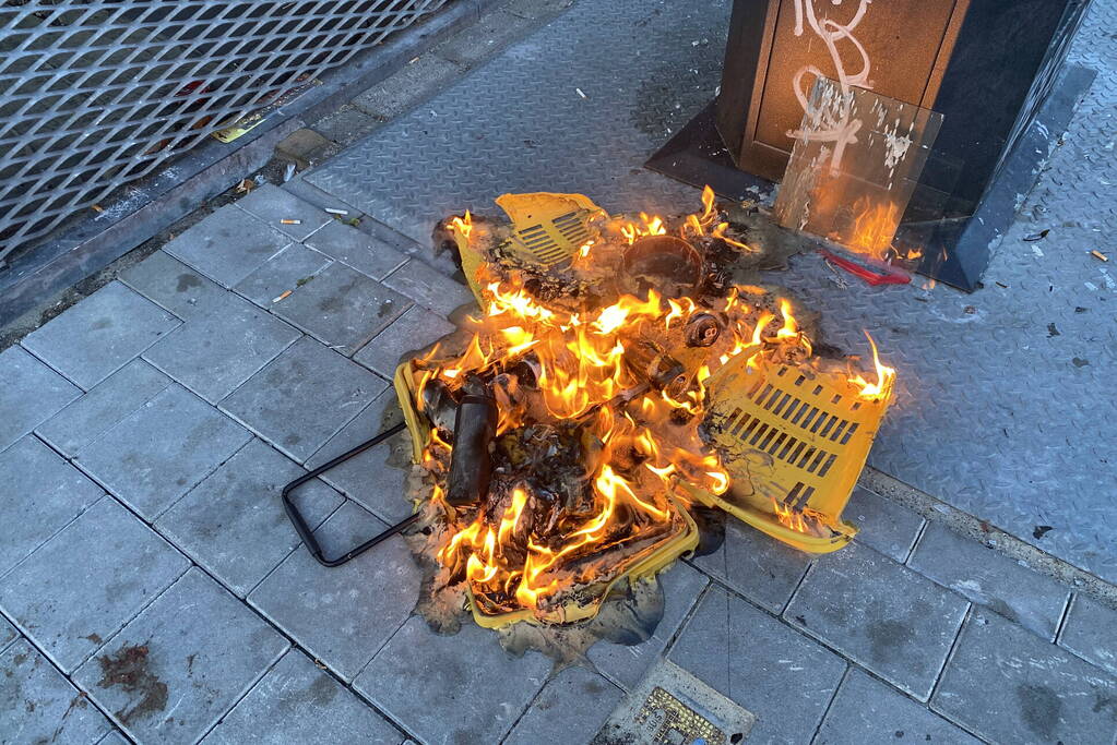 Brandende winkelmand snel geblust