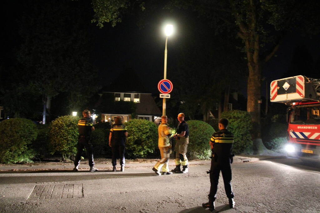 Brandweer blust schoorsteenbrand