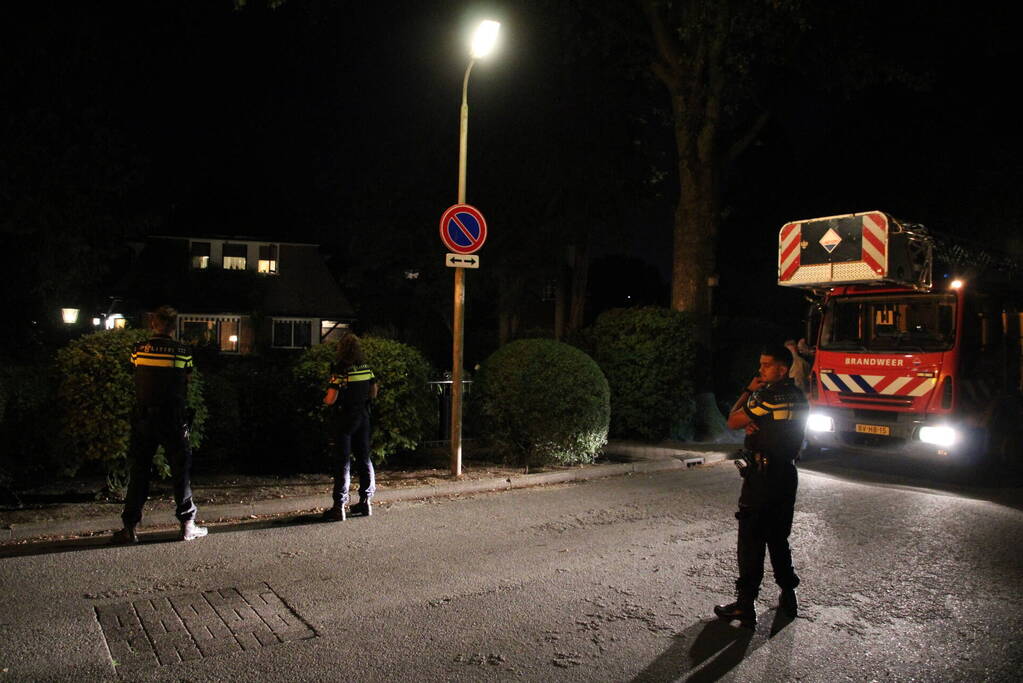 Brandweer blust schoorsteenbrand