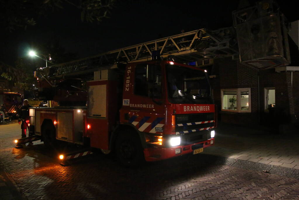Brandweer controleert schoorsteen