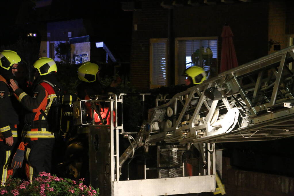 Brandweer controleert schoorsteen