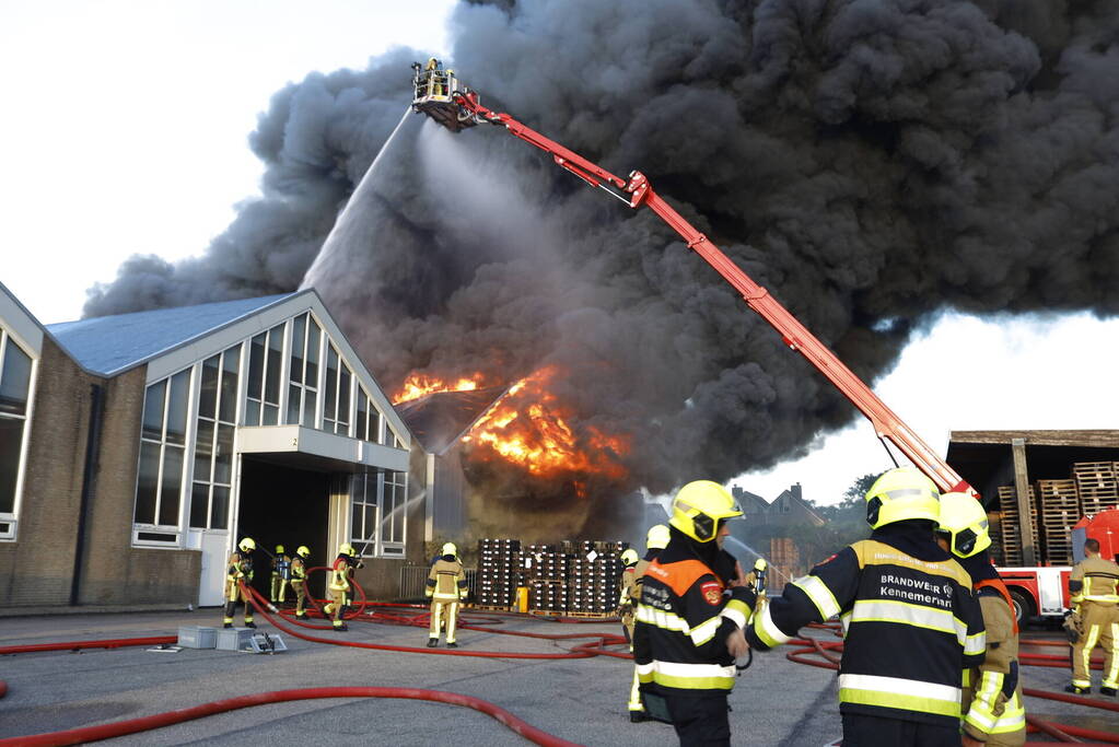 Zeer grote brand in bollenloods