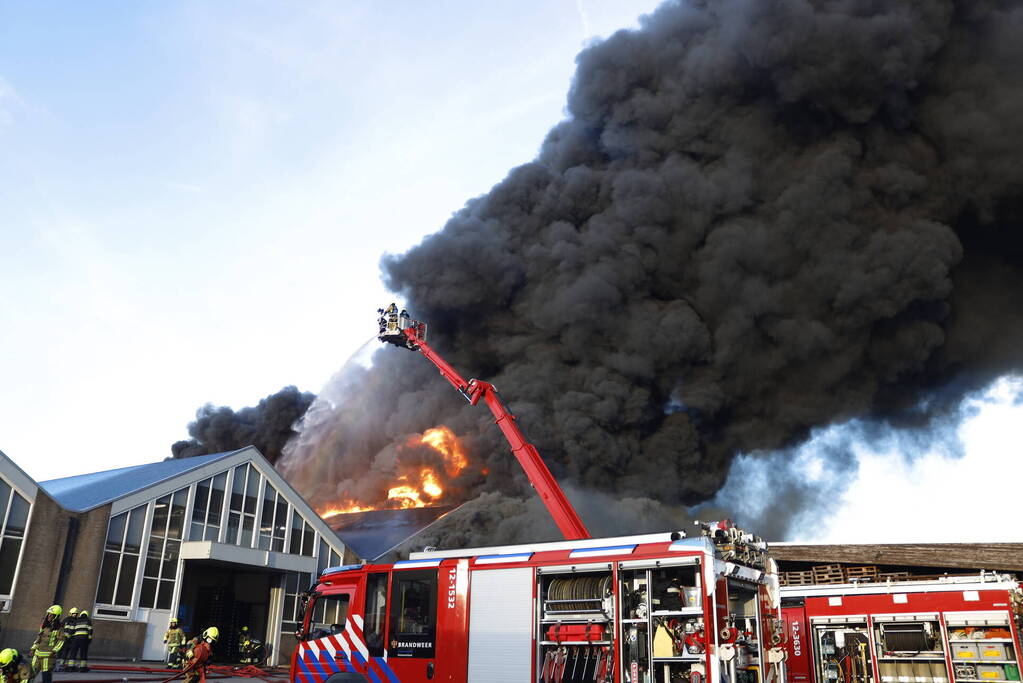 Zeer grote brand in bollenloods