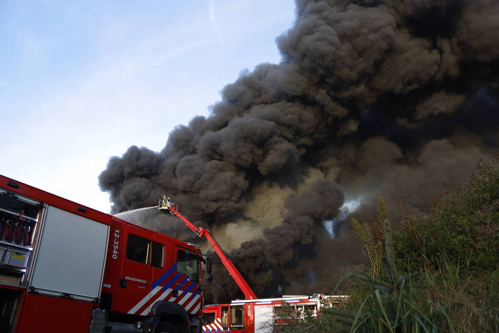 Zeer grote brand in bollenloods