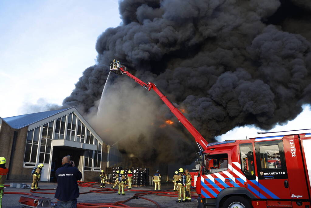 Zeer grote brand in bollenloods