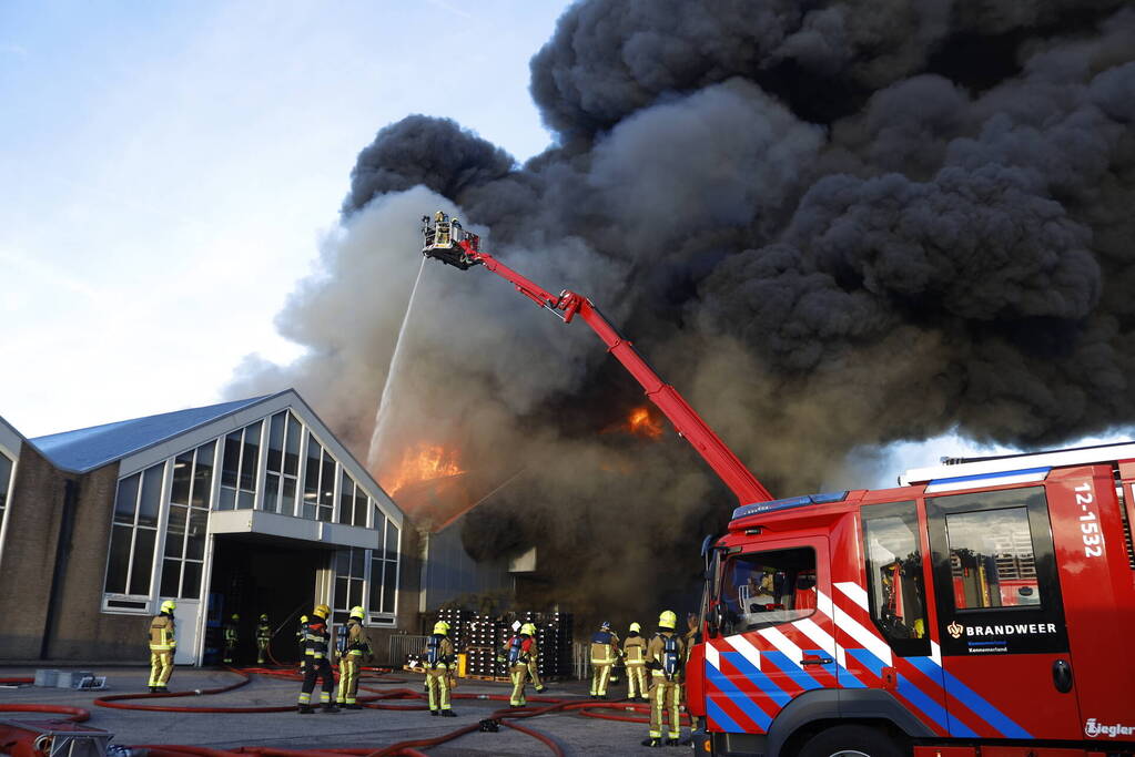 Zeer grote brand in bollenloods