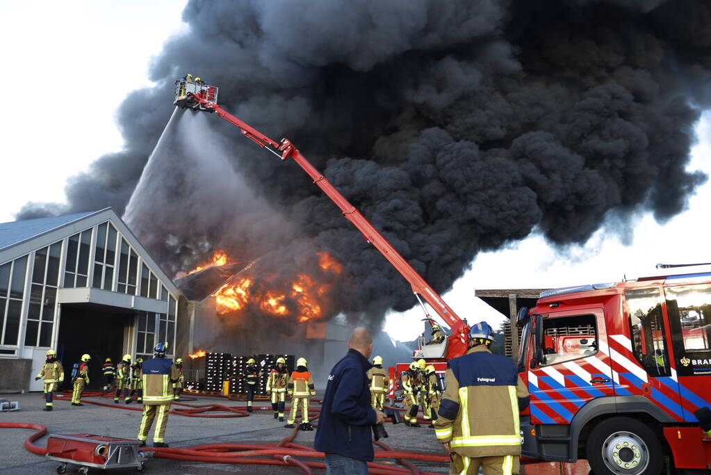 Zeer grote brand in bollenloods