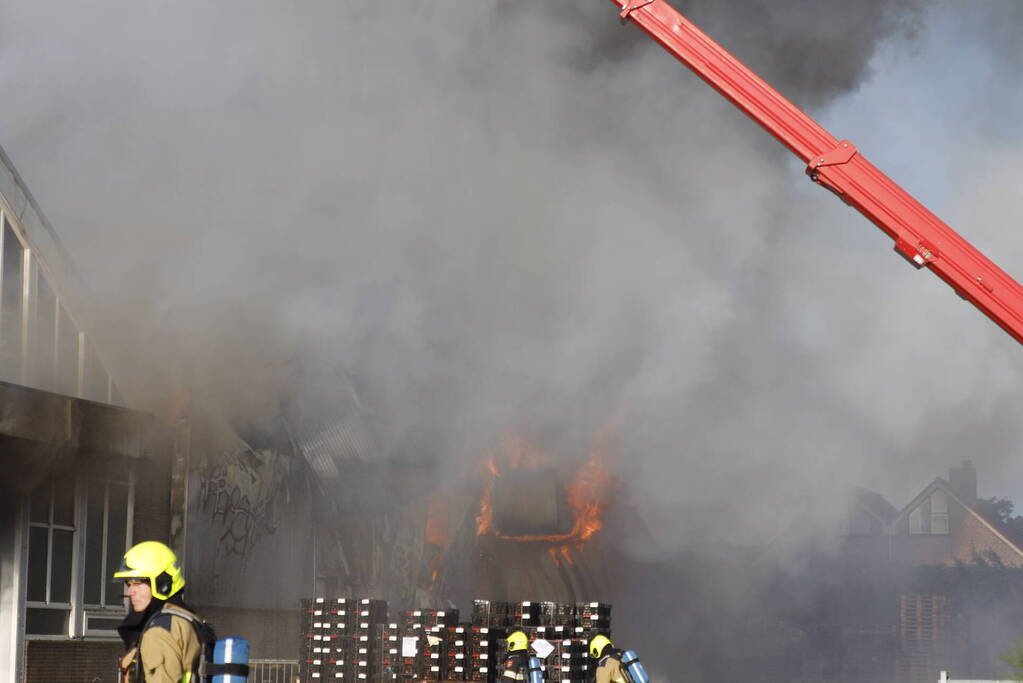 Zeer grote brand in bollenloods